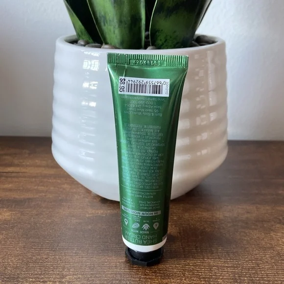 New Bath & Body Works Winter Candy Apple and Vanilla Bean Noel Cream Set - Picture 7 of 10